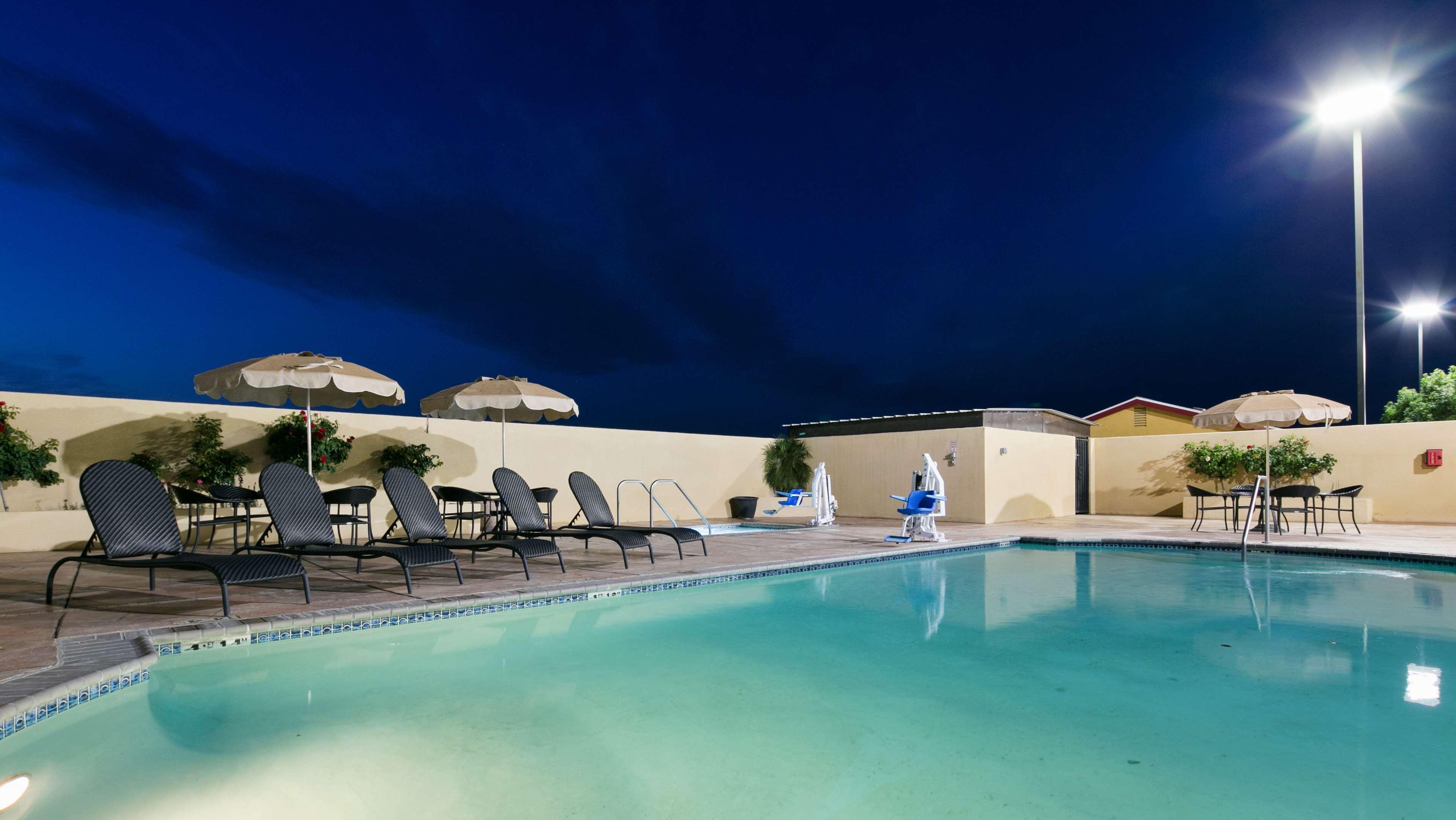 Best Western Plus Wasco Inn & Suites Εξωτερικό φωτογραφία