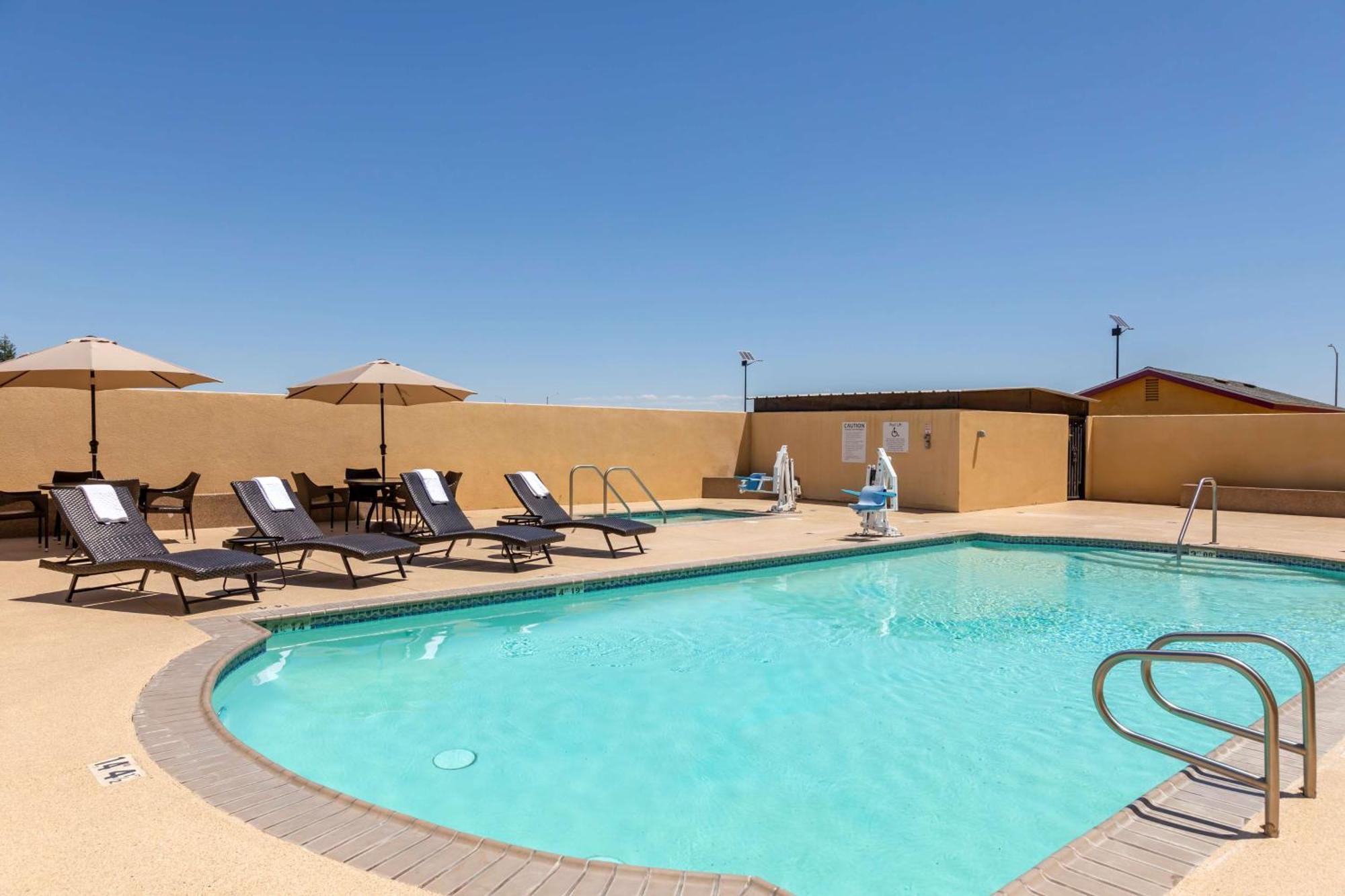 Best Western Plus Wasco Inn & Suites Εξωτερικό φωτογραφία
